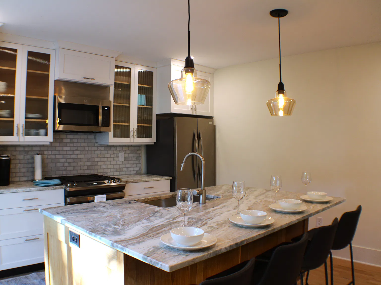 2 bed, 1120 sqft, $3,100 — Photo 2