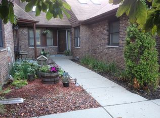 33 Terrace Ln APT B, Lake Zurich, IL 60047