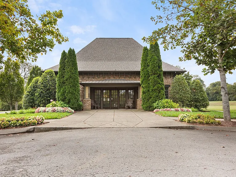 3334 Vinemont Dr — Photo 48