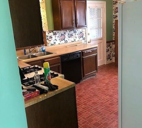 3rd image of 621 Sheridan Dr