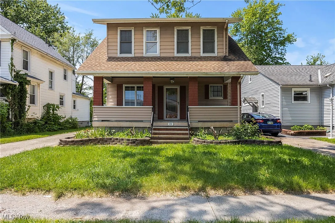 212 Olive St photo 1
