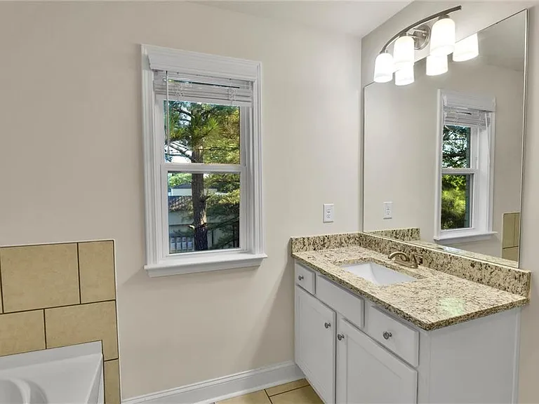 2423 Chene Dr — Photo 28