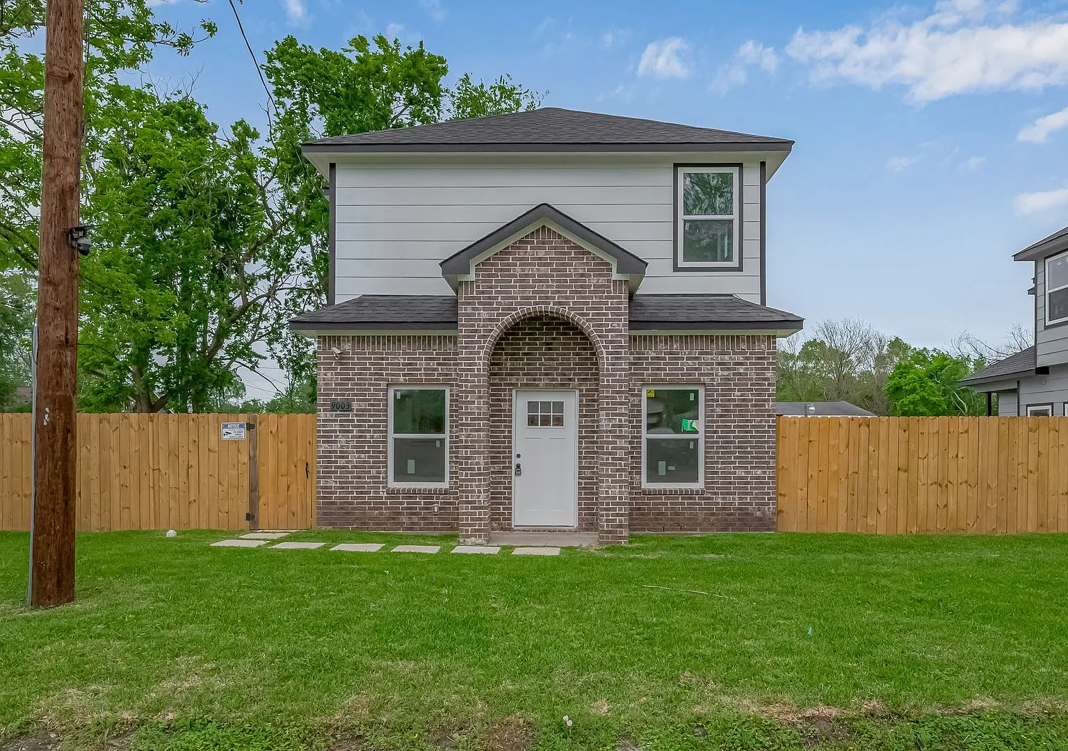 4-Bed, 2.5-Bath Home - Affordable South Houston Living Near Medical Center & Major City Access — Photo 1