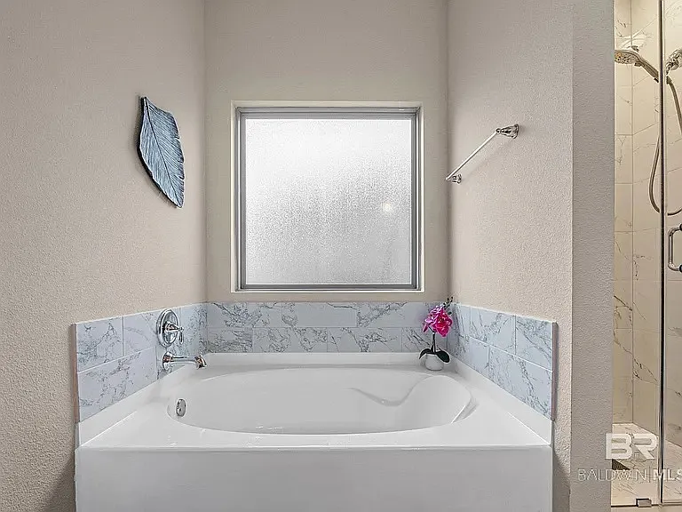 335 Thornhill Cir — Photo 20