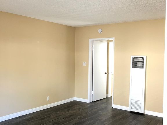 3rd image of 46 N Wilson Ave Floor 1