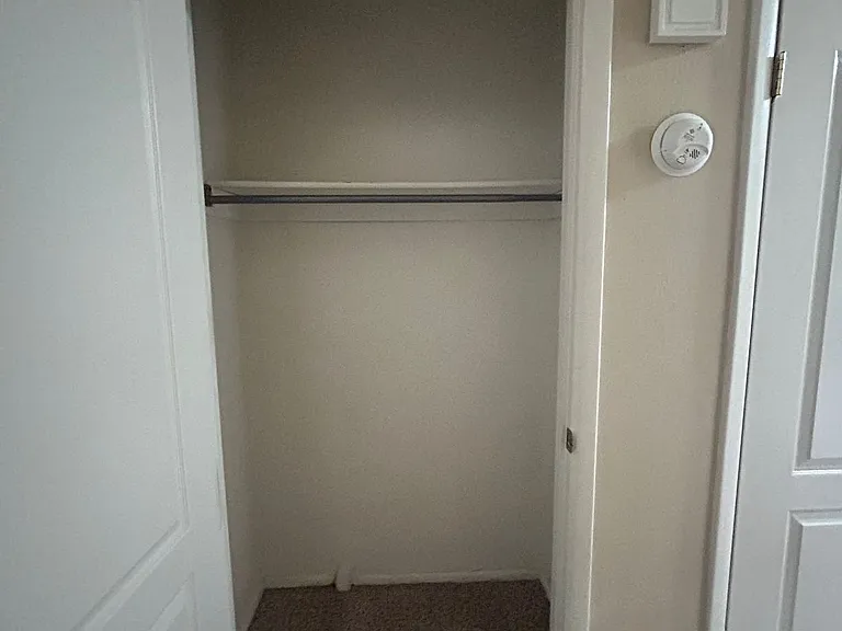 Main 819 S — Photo 35
