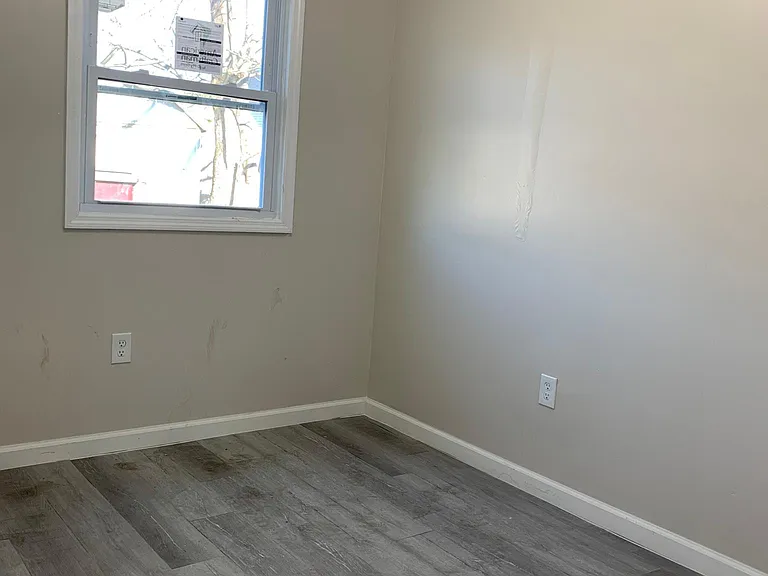 119 1st Ave — Photo 6