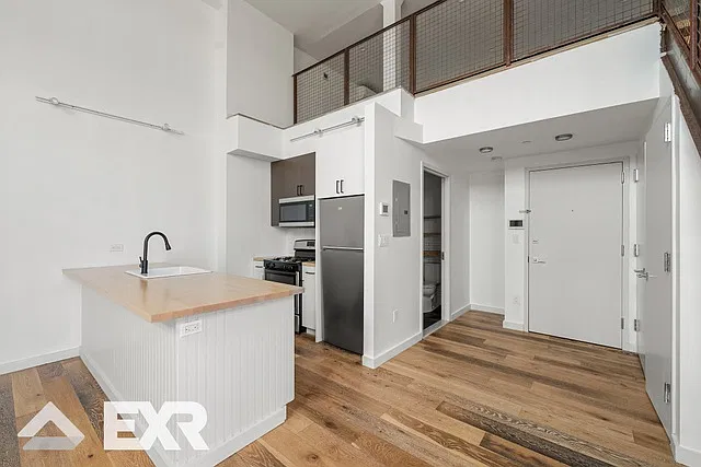 945 Bergen Street — Photo 4
