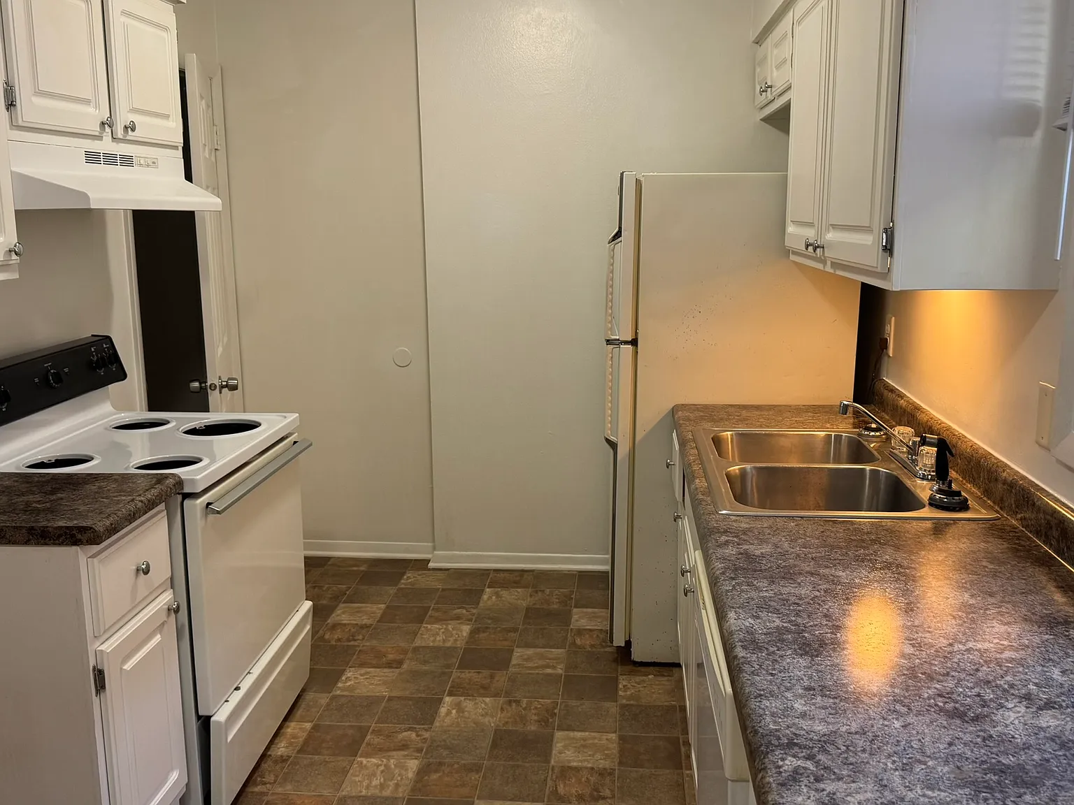 2 bed, 878 sqft, $1,100 — Photo 4