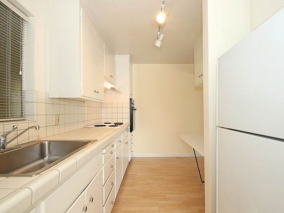 4th image of 469 Grant Ave APT K