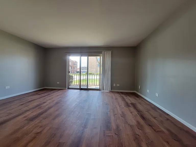 Sandalwood Dr — Photo 1