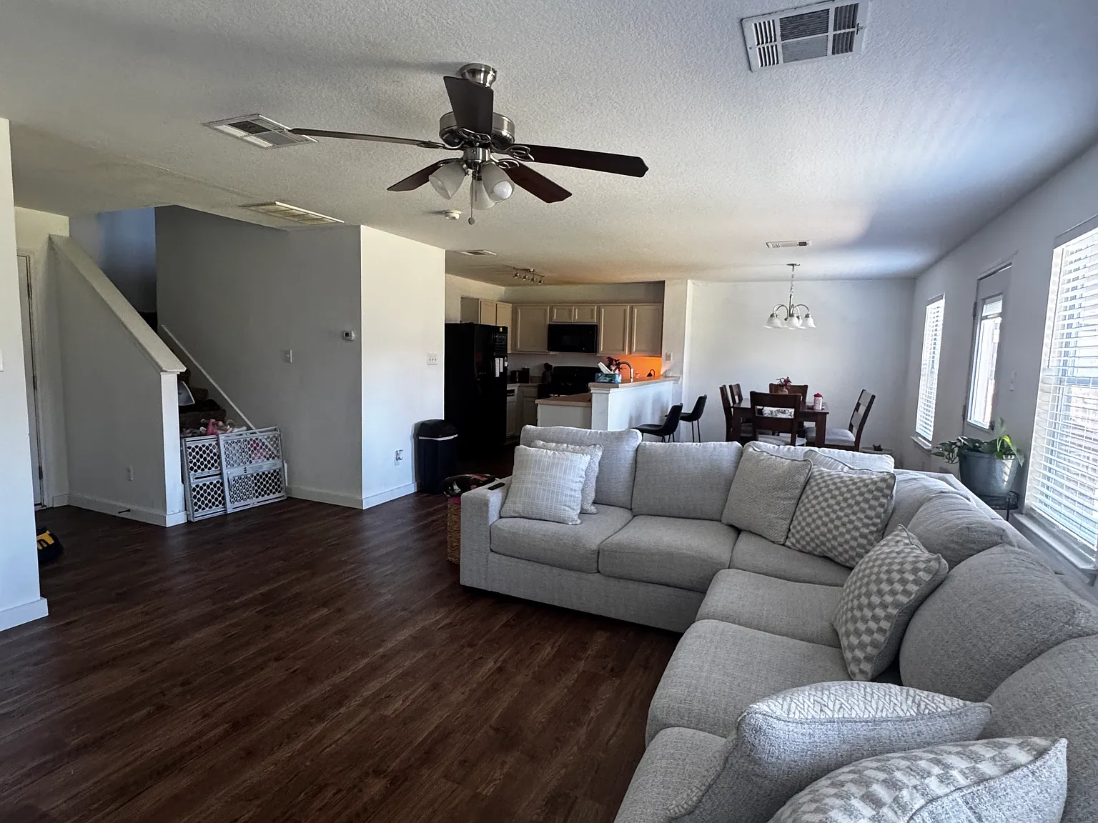 3 bed, 2.5 bath, 2060 sqft, $1,950 — Photo 2
