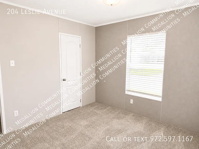 204 Leslie Ave — Photo 9