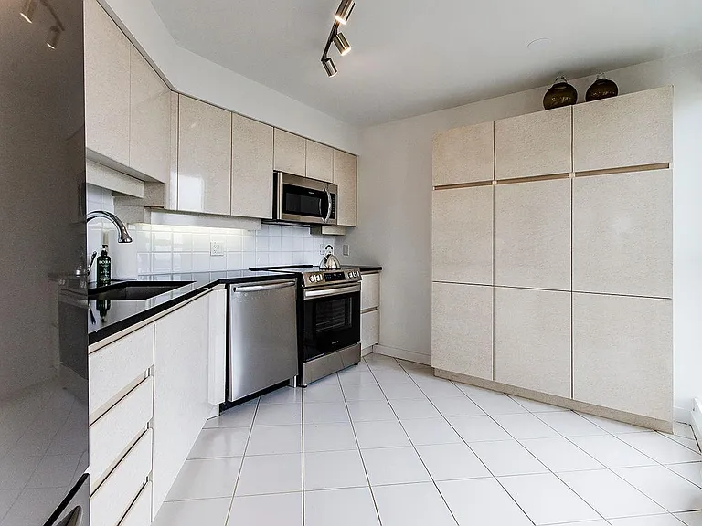 1000 Beach Ave #1305 — Photo 12