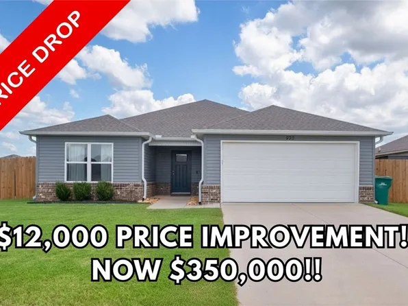 920 Queen St, Centerton, AR 72719