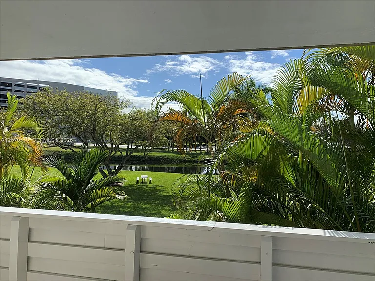 8325 SW 72nd Ave #305C — Photo 3