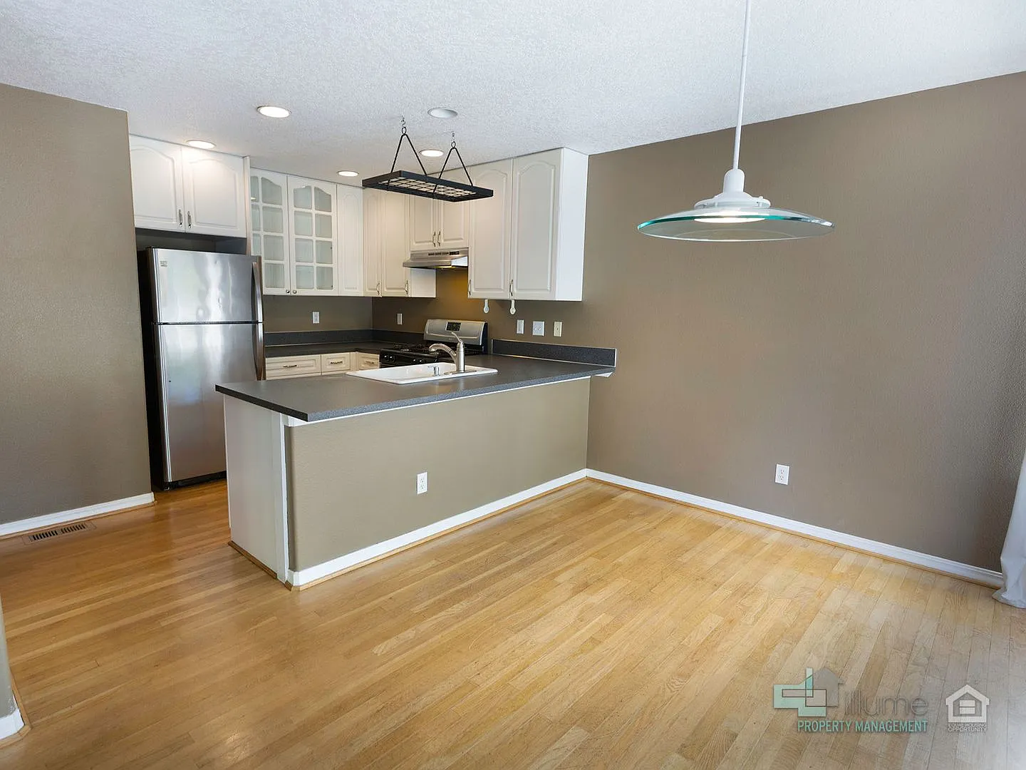 West Linn Single Family 3 Bd/2.5 Bth w/ Basement/Bonus Room. — Photo 1