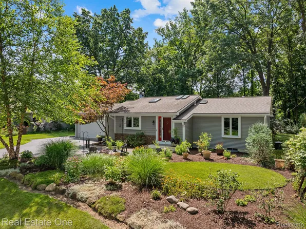 5026 Gallagher Blvd, Whitmore Lake, MI 48189