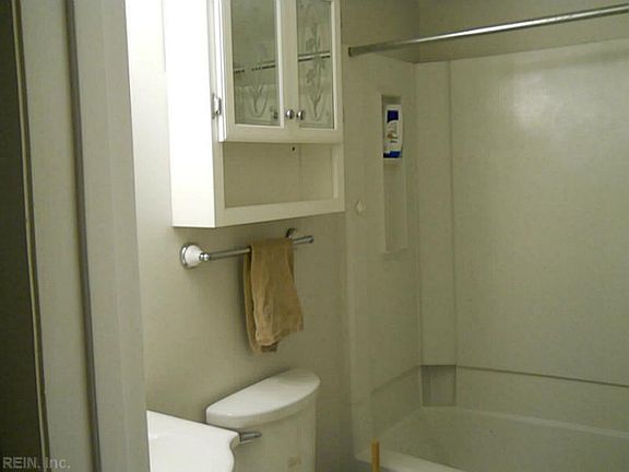 3rd image of 1012 Autumn Woods Ln APT 108