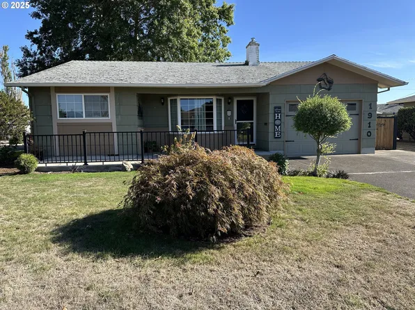 1910 Country Club Rd, Woodburn, OR 97071