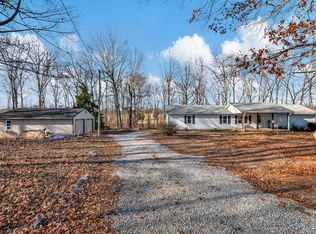 715 Hawkins Rd, White Bluff, TN 37187