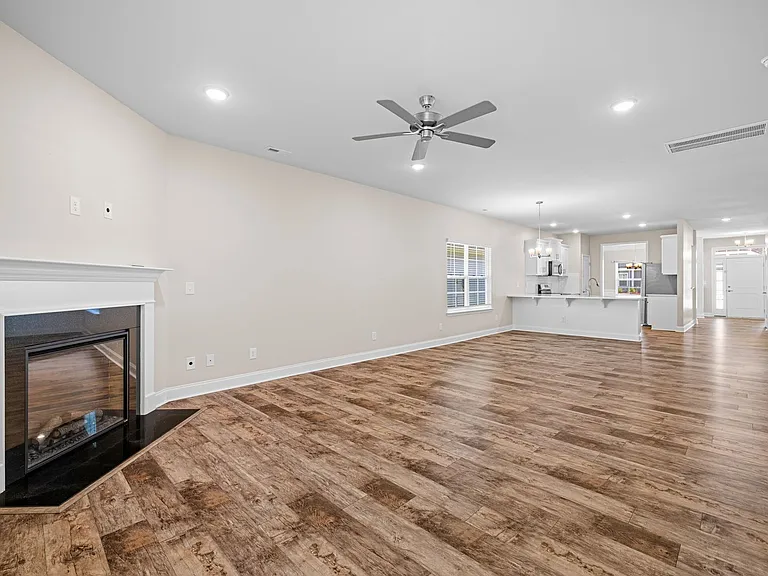 713 Greenwich Pl — Photo 19