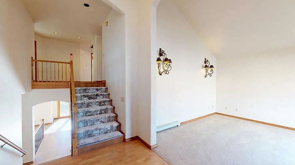 1st image of 20 Carol Dr