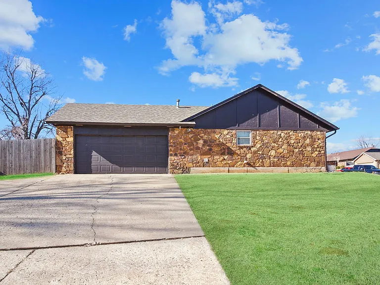 9724 Kent Dr — Photo 13