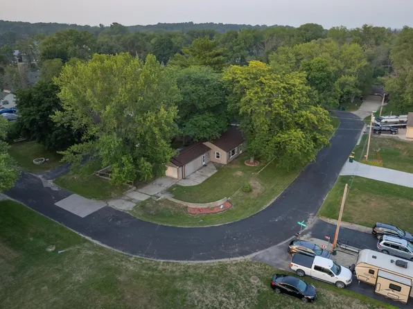 10950 N Gladys Dr W, Edgerton, WI 53534