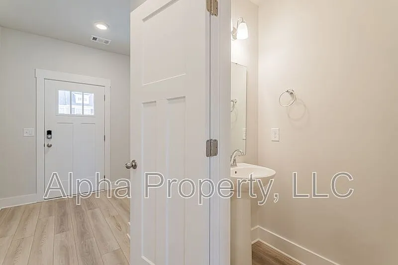 3 bed, 2.5 bath, 1600 sqft, $1,700 — Photo 4