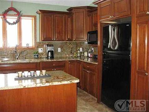 3rd image of 49 Royal Oak Dr