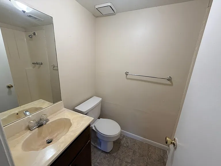 Chimney Creek Apartments — Photo 40