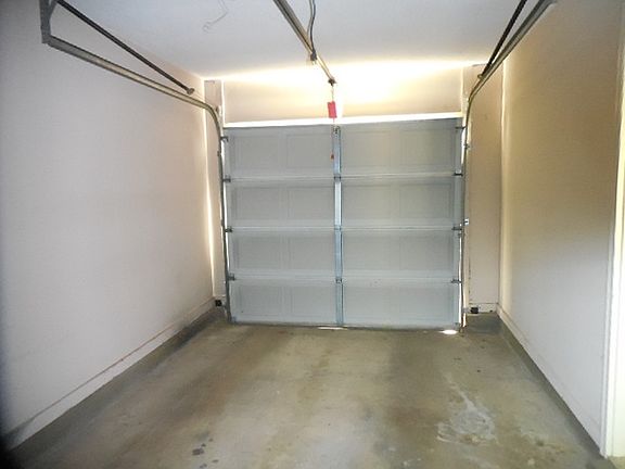 5th image of 841 Pecan Gardens Cir W