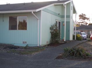 445 Chicago Ave SE APT B, Bandon, OR 97411