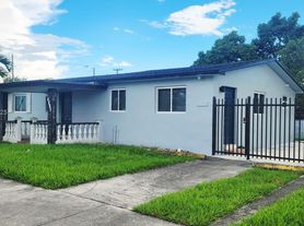 2240 NW 18th St
