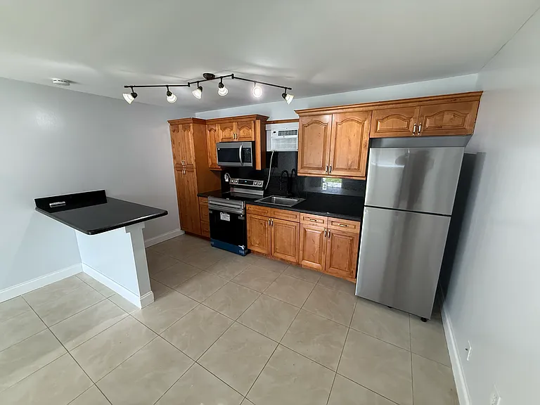 2247 Taylor St — Photo 4