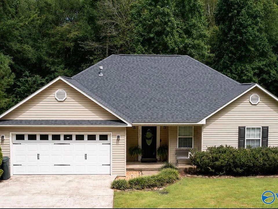 1st image of 2209 Pond Cir
