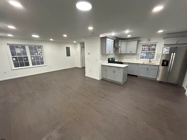 2821 Arctic Ave #1 — Photo 3