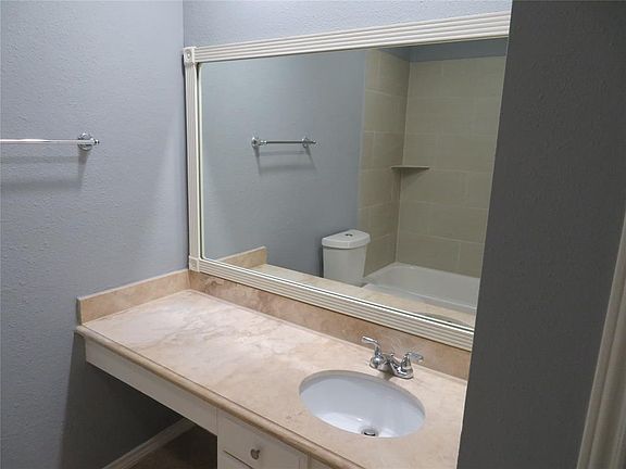 3rd image of 10261 Sunwood Dr