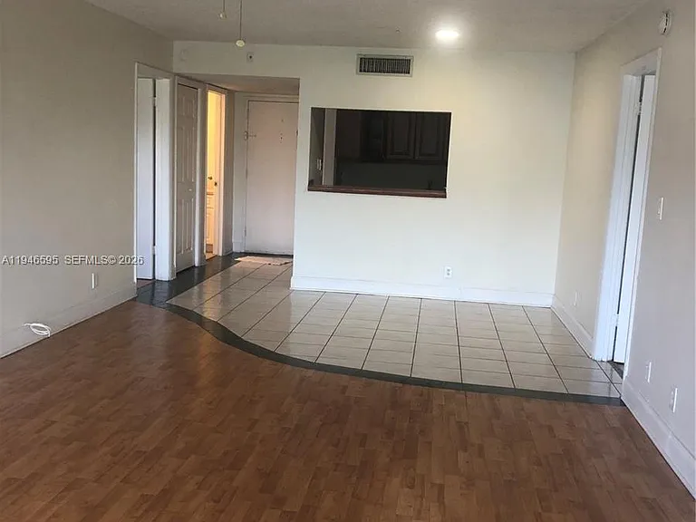 210 Lakeview Dr #207 — Photo 5