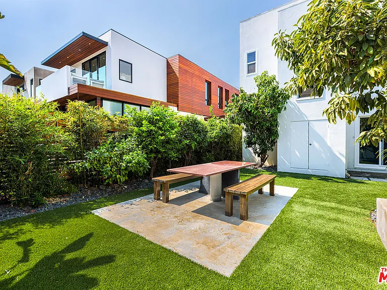 8718 Rosewood Ave — Photo 41