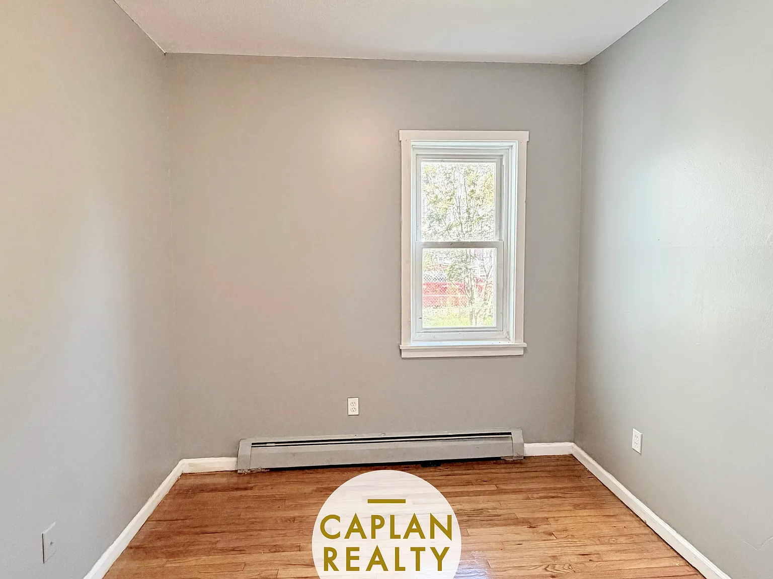 4 bed, 1000 sqft, $2,200 — Photo 2