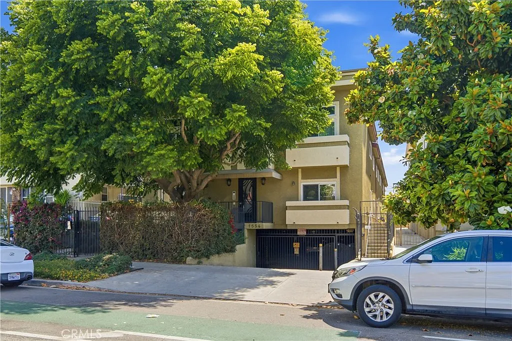 2 bed, 1024 sqft, $3,250 — Photo 2