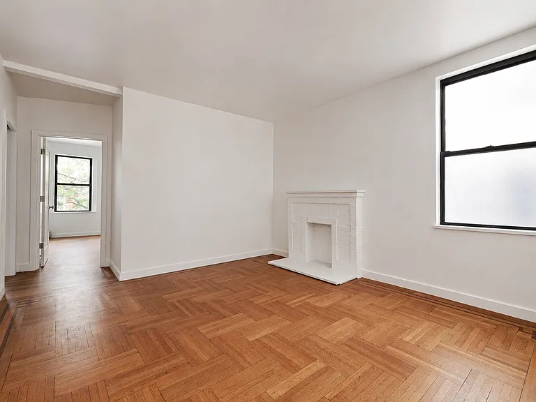 234 E 5th St #E — Photo 3