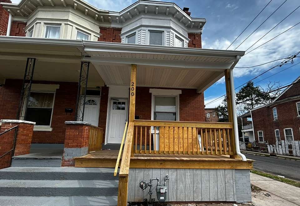 1st image of 200 Rosemont Ave