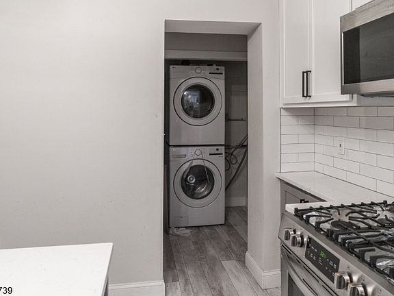 3rd image of 57 Glenridge Ave APT 2R