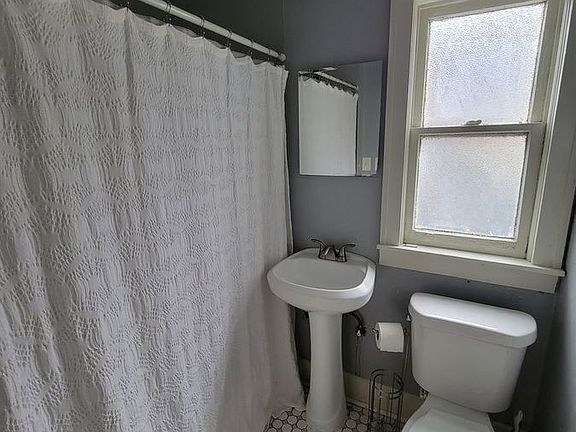 5th image of 1110 21st Ave N #2