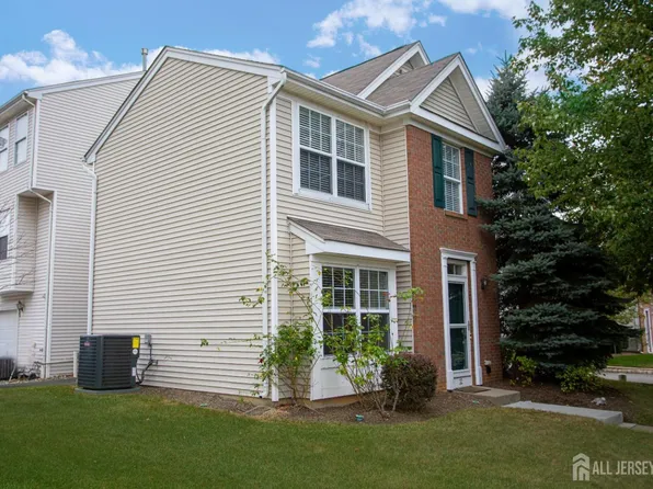 32 Puchala Dr, Parlin, NJ 08859