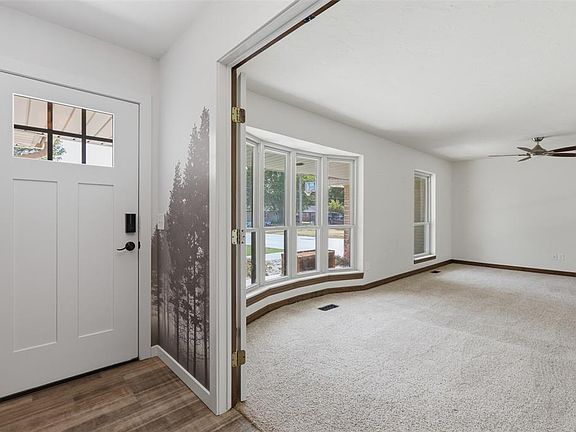 3rd image of 905 NW 33rd St