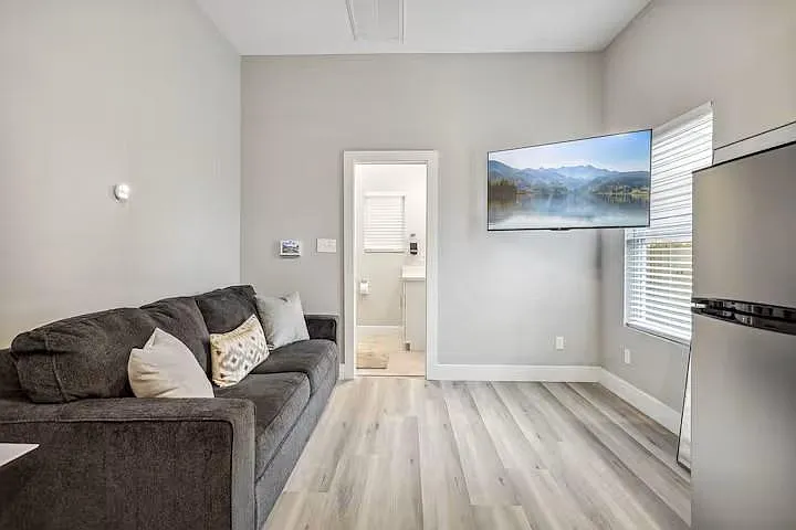 2502 1/2 Sam Wilson St